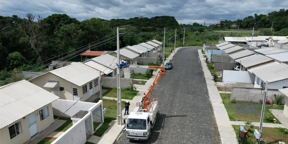 A instalação das novas lâmpadas teve início nos últimos dias e as melhorias já estão chegando a diversos pontos da cidade