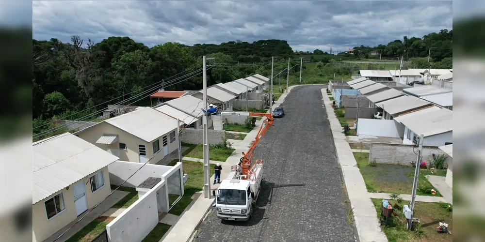 A instalação das novas lâmpadas teve início nos últimos dias e as melhorias já estão chegando a diversos pontos da cidade