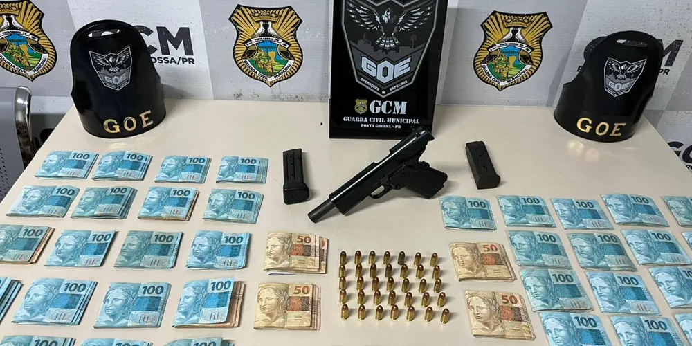 R$ 50.100,00 foram achados e mais uma pistola com numeração suprimida e 35 munições