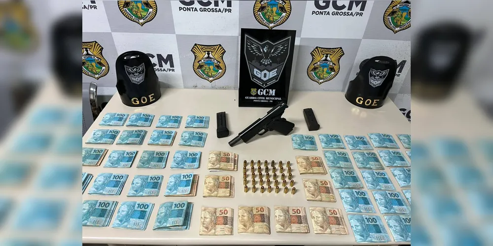 R$ 50.100,00 foram achados e mais uma pistola com numeração suprimida e 35 munições