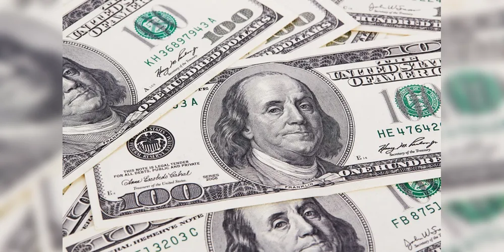 O dólar à vista registrou forte queda de 1,47%, cotado a R$ 5,48