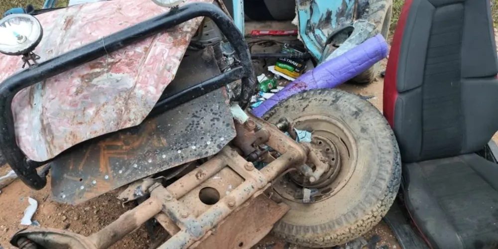 O acidente mobilizou equipes e helicópteros do Corpo de Bombeiros e da Polícia Rodoviária Federal (PRF)