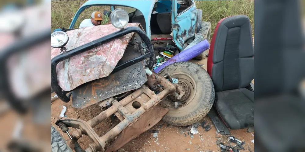 O acidente mobilizou equipes e helicópteros do Corpo de Bombeiros e da Polícia Rodoviária Federal (PRF)