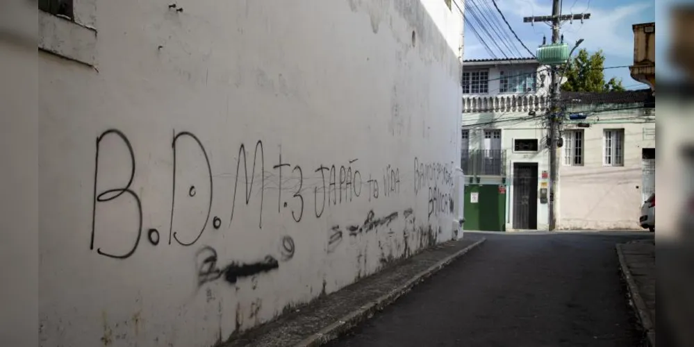 O projeto propõe ainda a obrigação de reparar o dano causado, com limpeza ou restauração integral do local rasurado