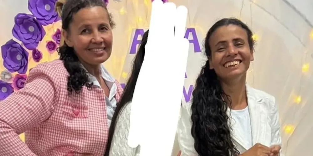 A família informou que Esdra (à direita) possui necessidades especiais e depende da mãe