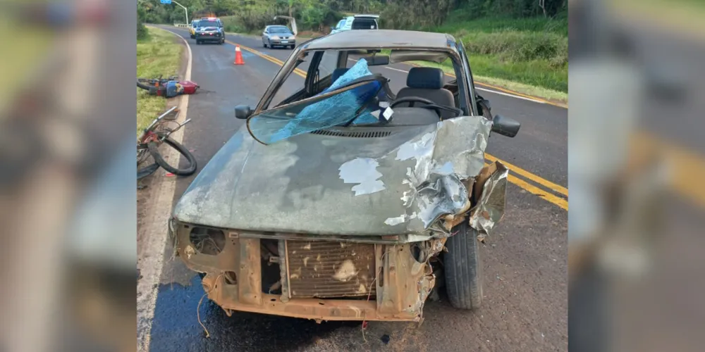 O 'Uno' sofreu danos materiais principalmente no lado em que foi atingido