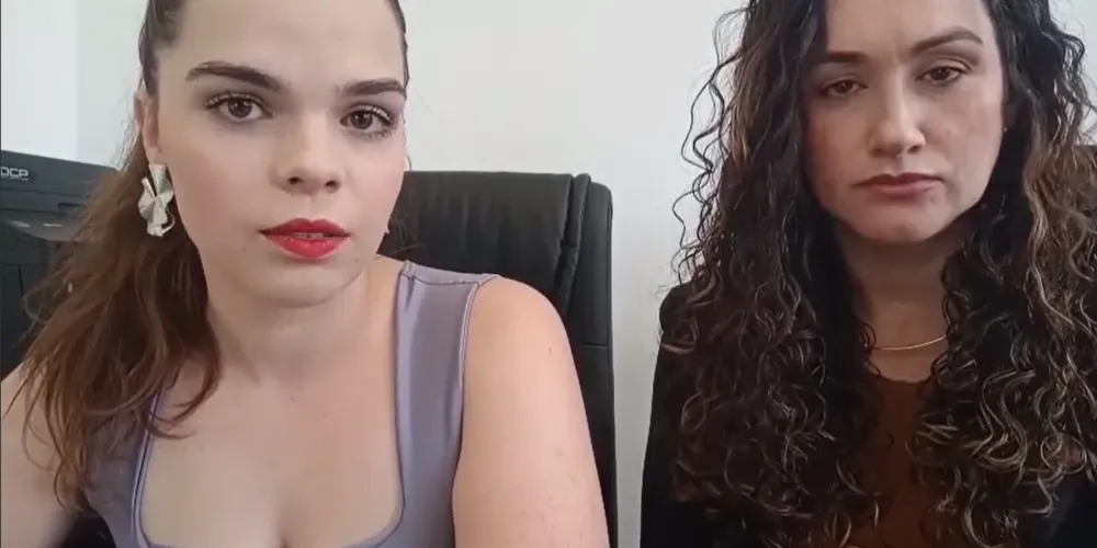 As advogadas Dra. Beatriz Striquer Arruda e Dra. Claudia Ferraz de Castro compõem a defesa da professora investigada