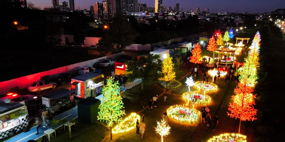 Com mais de 1.400 m² decorados, o Jardim de Natal proporciona ao visitante um ambiente encantado