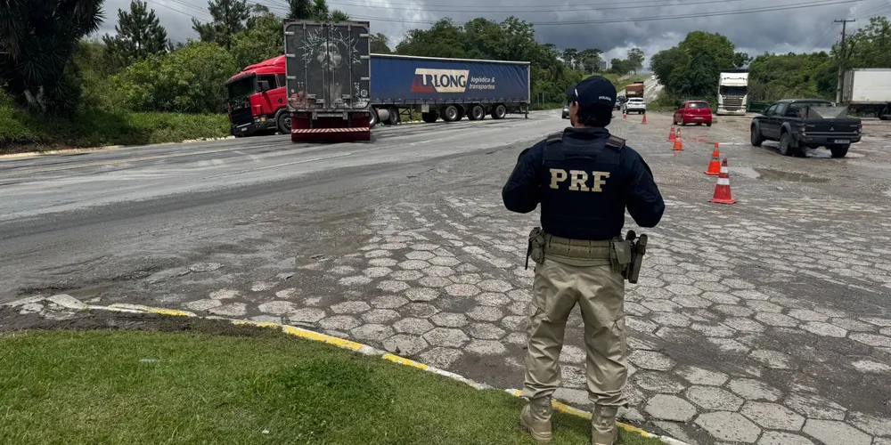 Equipe da Polícia Rodoviária Federal foi acionada para a ocorrência