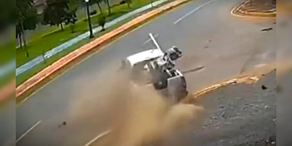 Acidente ocorreu entre um Corolla e uma Frontier