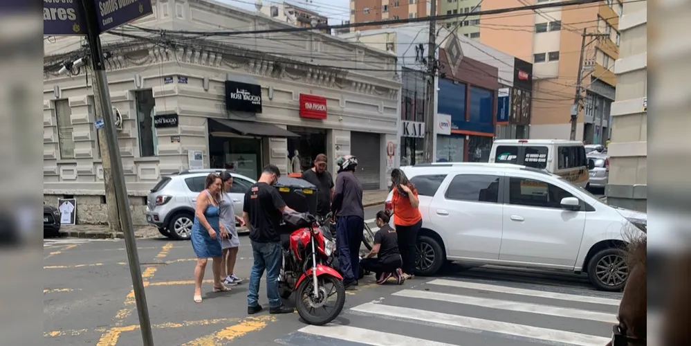 Apesar do impacto, motociclista teve ferimentos leves