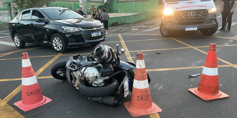 Motocicleta ficou parcialmente danificada