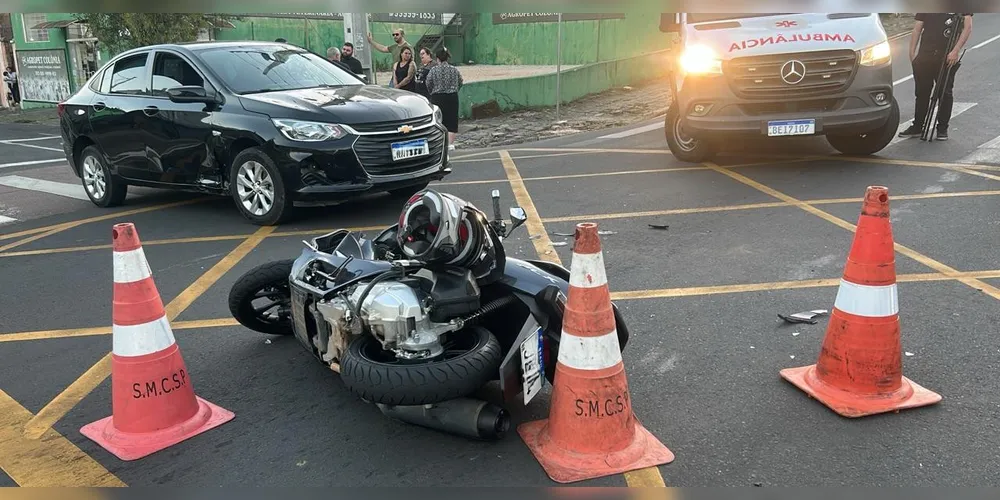 Motocicleta ficou parcialmente danificada