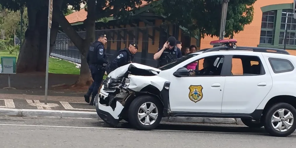 Não houve vítimas graves na ocorrência, com o acidente resultando em apenas danos materiais