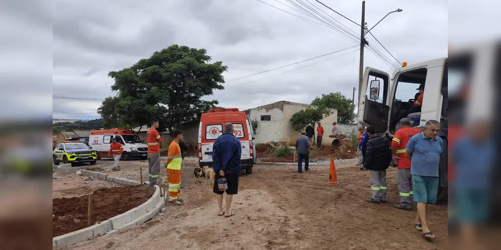 Duas ambulâncias do Serviço de Atendimento Móvel de Urgência (Samu) foram acionadas para prestar atendimento no local