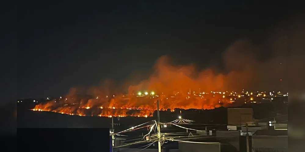 Moradores compartilharam imagens das chamas