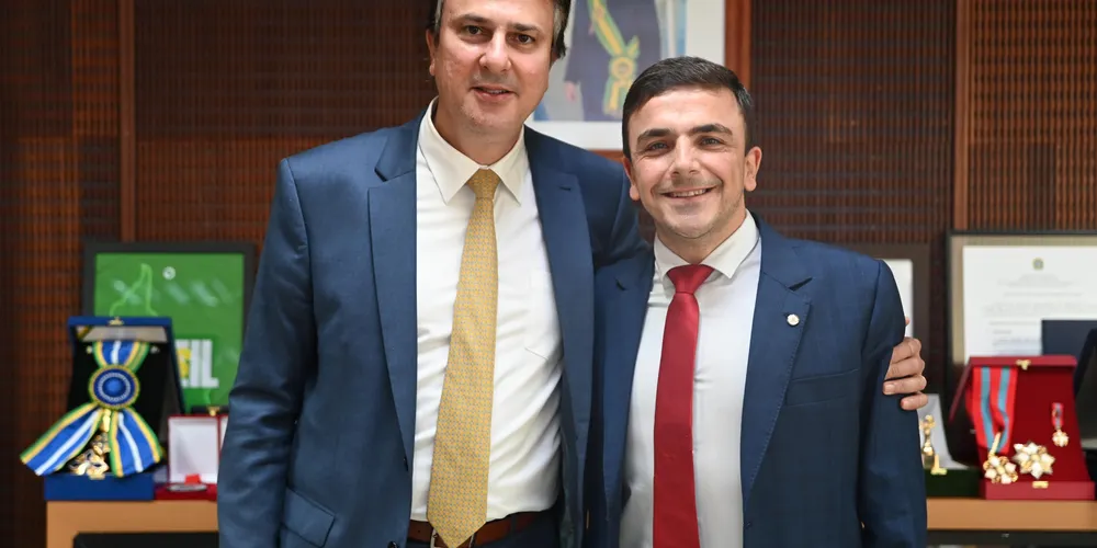 Camilo Santana, ministro da Educação, ao lado de Aliel Machado, no anúncio da IFPR em Ponta Grossa