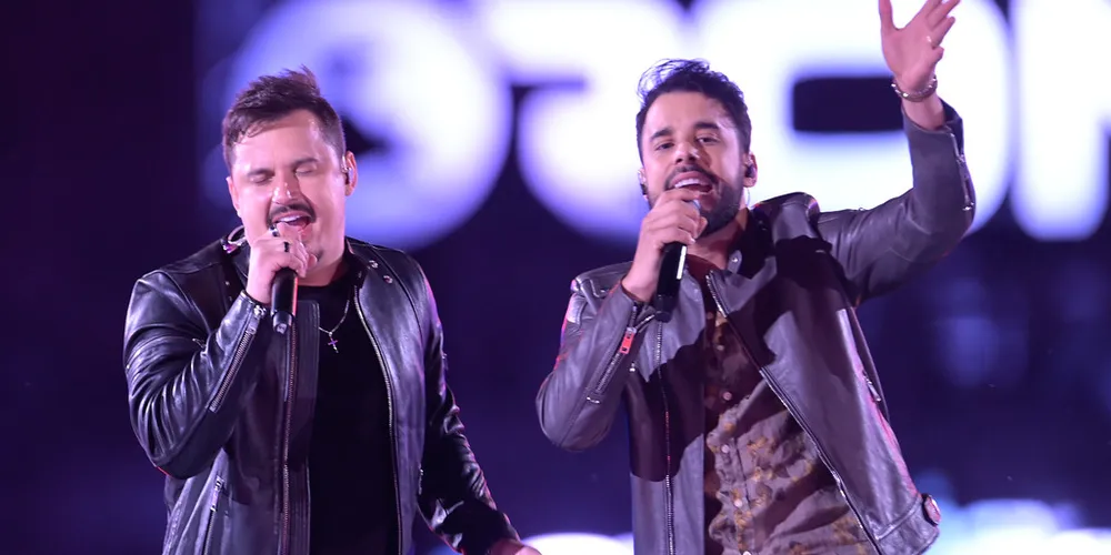 A abertura da festa será marcada pelo show da dupla Clayton e Romário