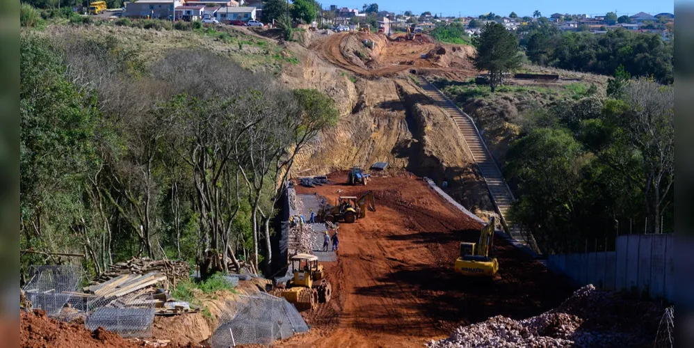 Avenida Anita Garibaldi, na região do bairro Órfãs, em Ponta Grossa, durante obras