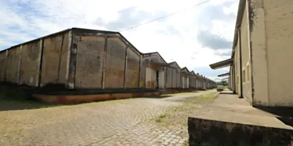 Barracões serão reformados e ampliados após concessão