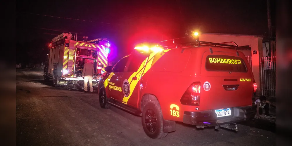 Bombeiros foram acionados para conter as chamas no núcleo Cristo Rei