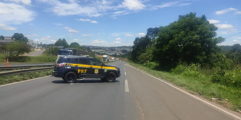 Acidente foi registrado na última segunda-feira, mas clima dificultou a retirada