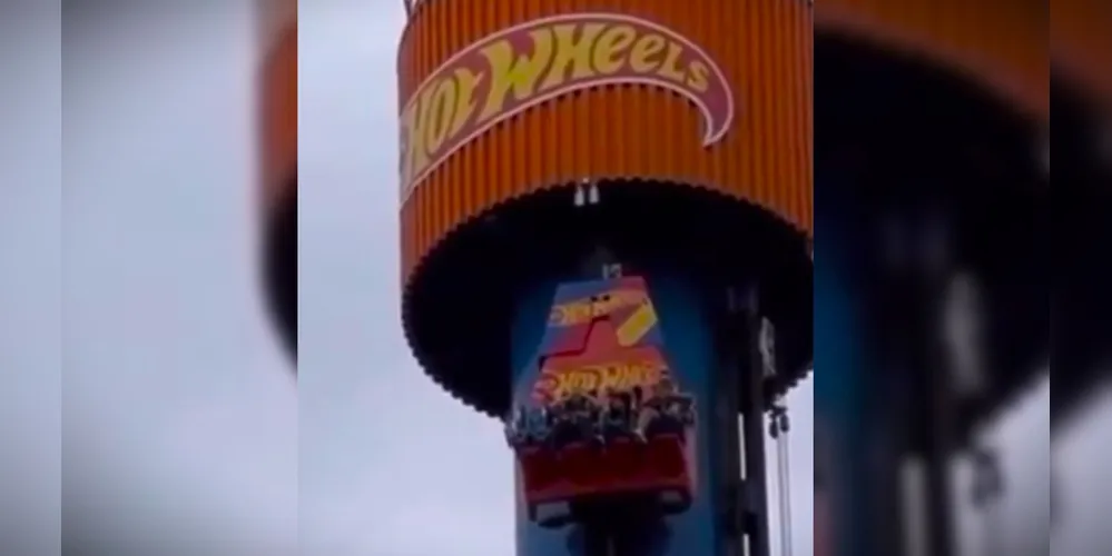 Irmãos ficaram cerca de 20 minutos presos no brinquedo