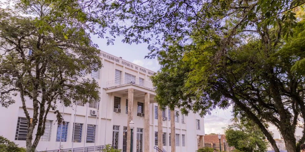 A UEPG, por meio do Escritório de Relações Internacionais, iniciará 2026 com 80 termos de cooperação assinados com universidades do mundo todo