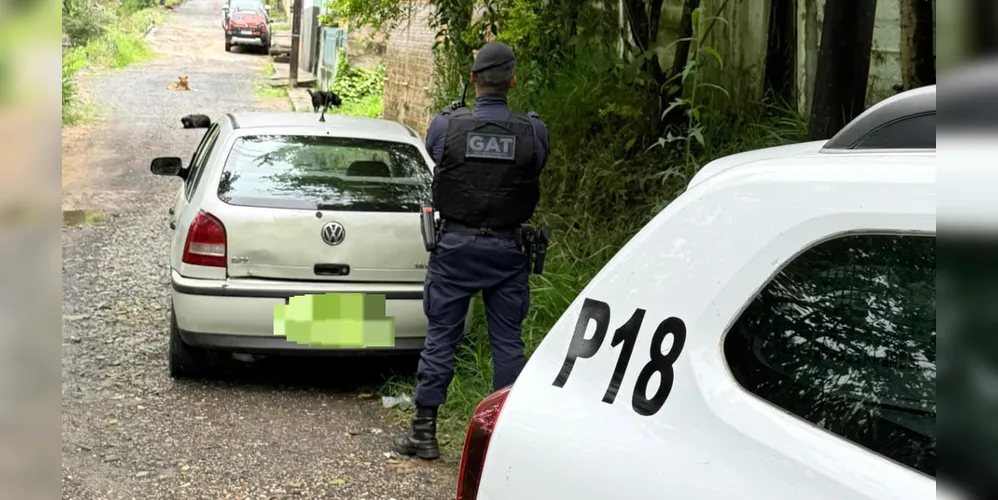 O carro estava abandonado na região do Centro