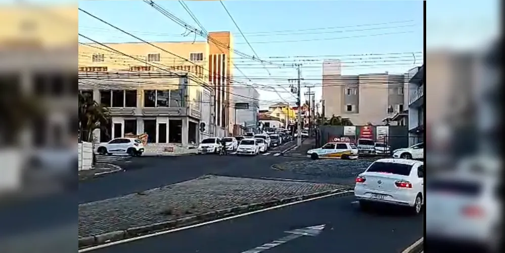 Segundo reclamações encaminhadas ao Portal aRede, o tempo de espera de quem trafega pela Catão Monclaro é superior a 15 minutos