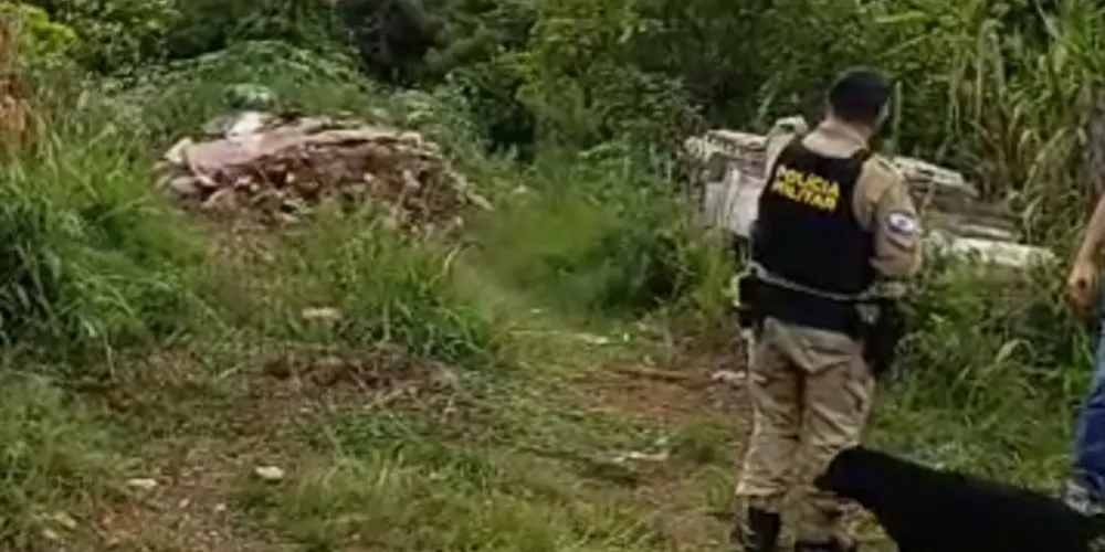 Corpo foi encontrado em uma área de mata, próximo a um córrego