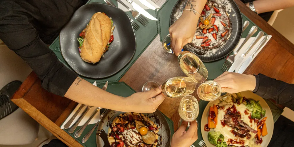O Boa conta com diversos pratos e opções de vinhos e espumantes