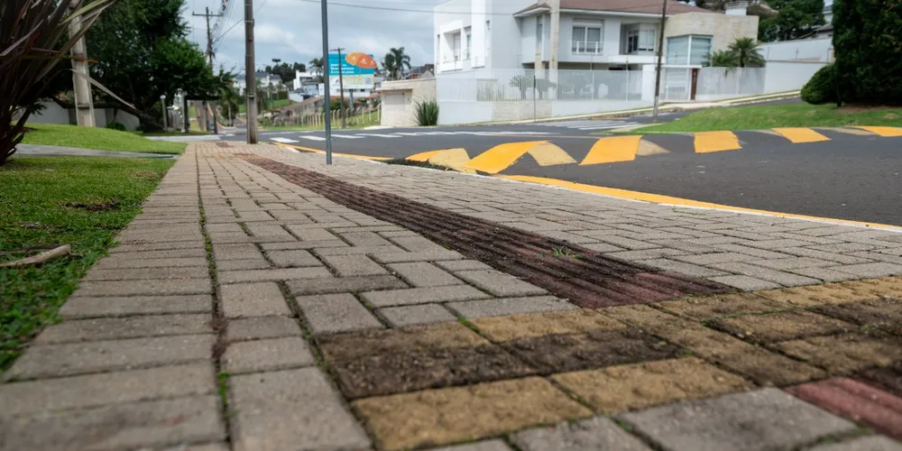 O manual traz orientações sobre a construção e reforma de calçadas em Ponta Grossa