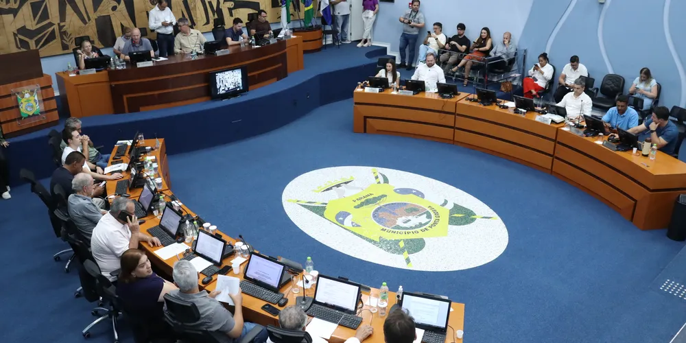 O Projeto de Lei 428/2025 propõe harmonizar a progressão de carreira no Município