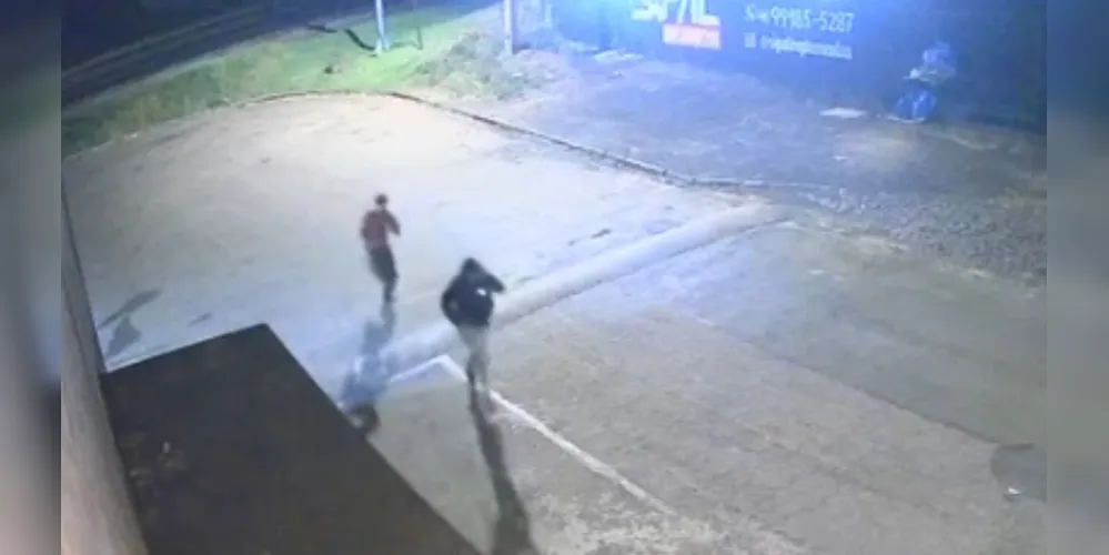 Os autores subtraíram o veículo e efetuaram um disparo de arma de fogo contra Ahmad