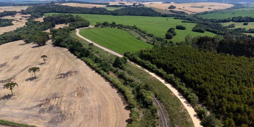 Recuperação de estrada rural no Roxo Roiz