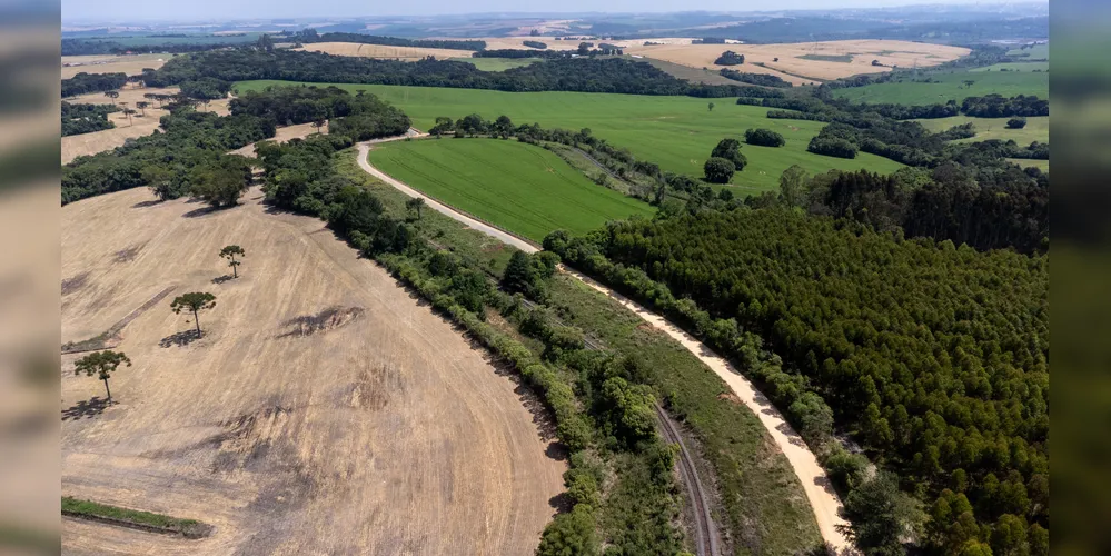 Recuperação de estrada rural no Roxo Roiz