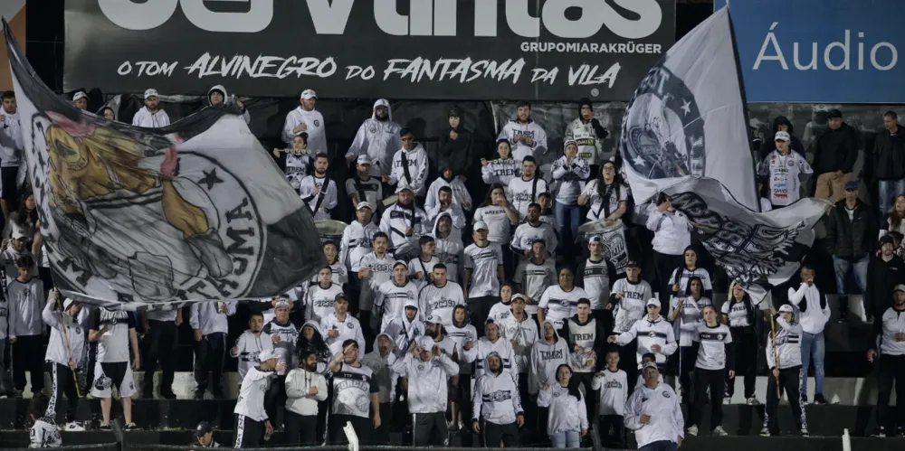 Torcida Trem Fantasma presente no estádio Germano Krüger