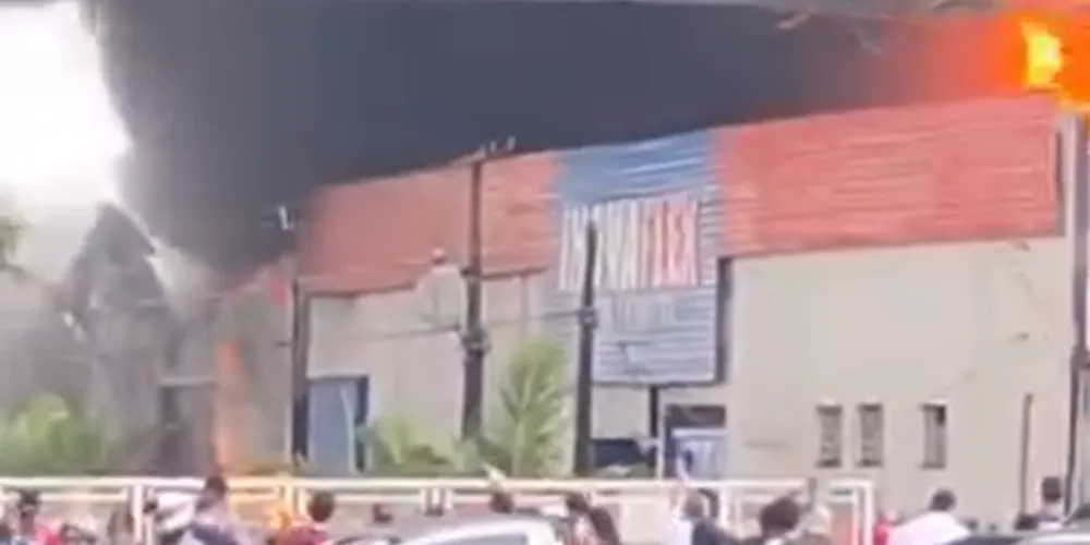 Incêndio atingiu a fábrica na tarde desse domingo