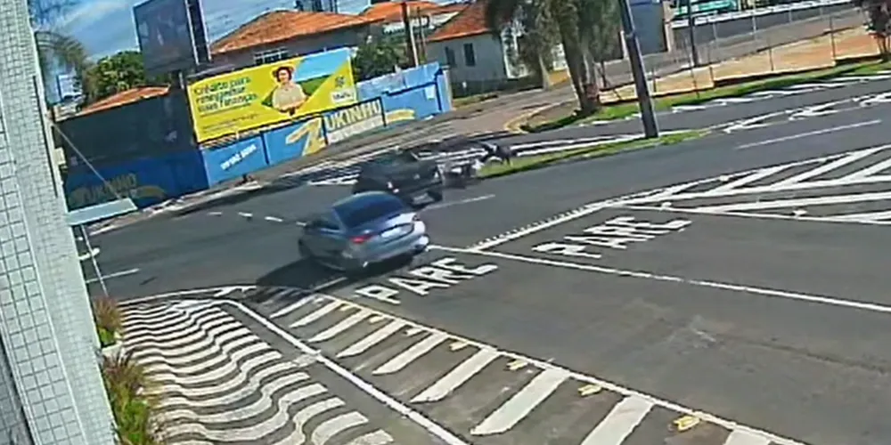 Colisão aconteceu na avenida Ernesto Vilela, no último sábado (20)