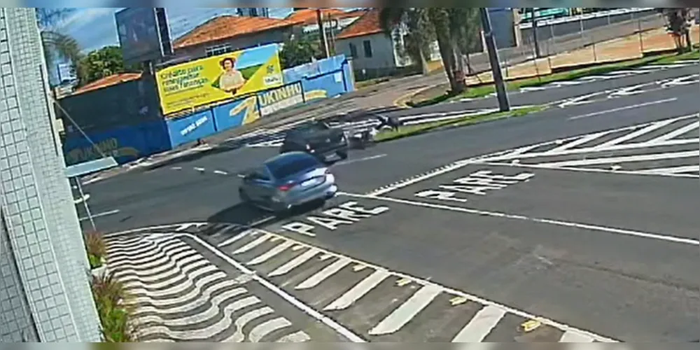 Colisão aconteceu na avenida Ernesto Vilela, no último sábado (20)