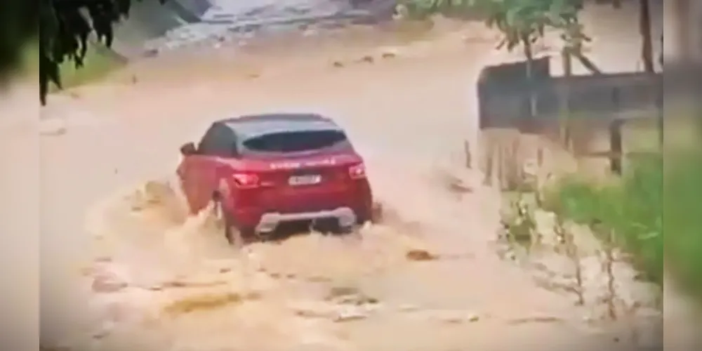 Veículo Land Rover era ocupado por três pessoas