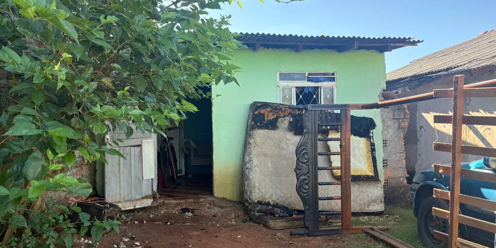 Fachada do imóvel atingido por fogo