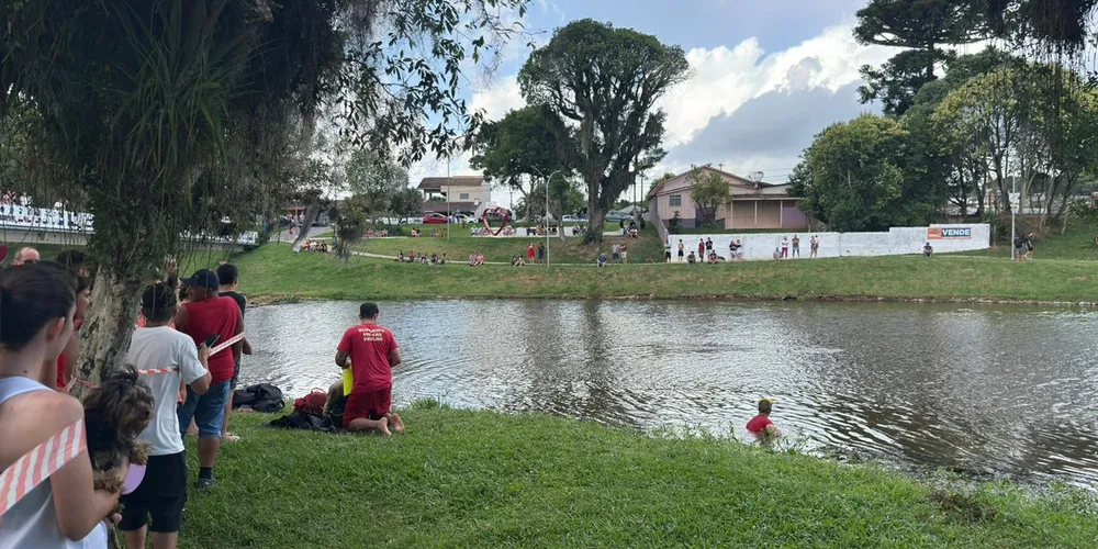 Bombeiros tentam localizar corpo em Castro