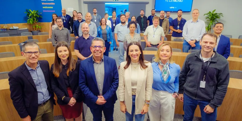 Cerimônia de entrega do microscópio cirúrgico