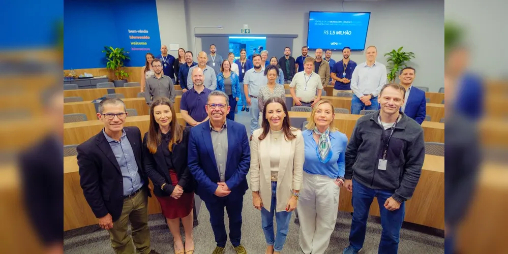 Cerimônia de entrega do microscópio cirúrgico