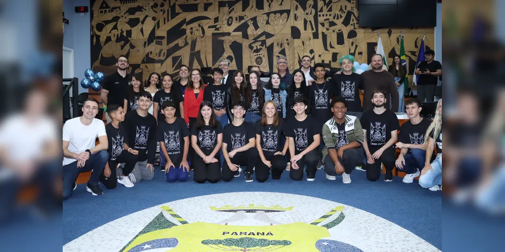 O evento contou com a presença de parlamentares do Legislativo, familiares dos vereadores jovens, além de diversas autoridades locais