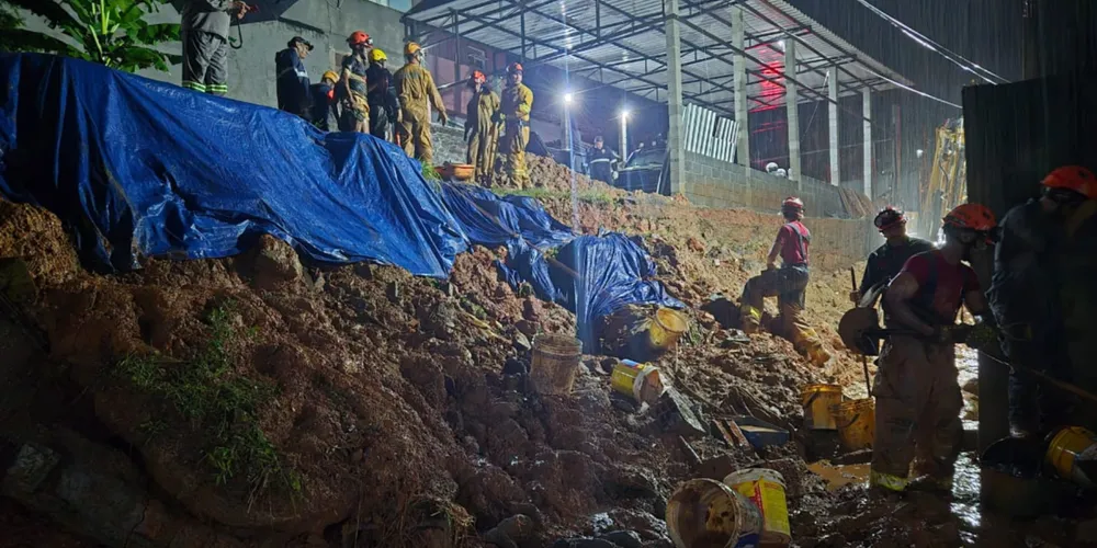 Imagens do soterramento em Ilhabela (SP)