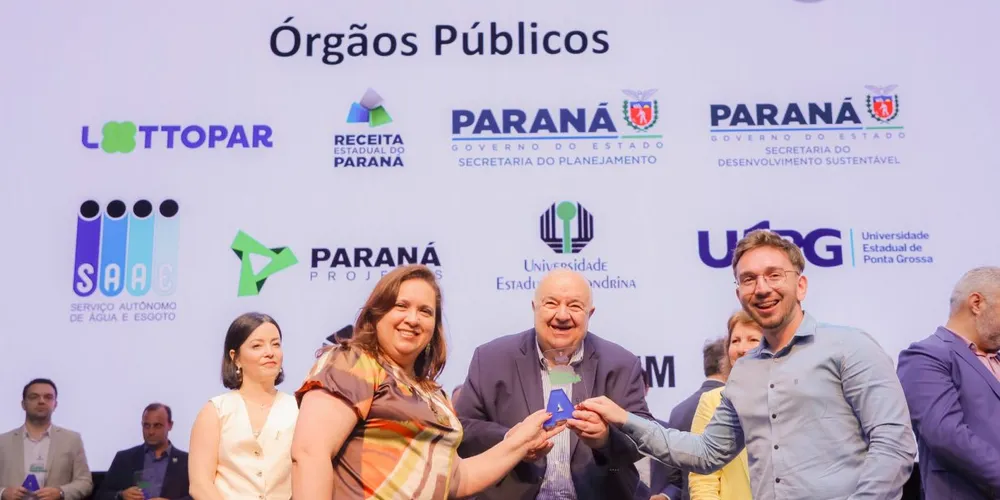 O secretário de Desenvolvimento Sustentável do Paraná, Rafael Greca, entregou a premiação