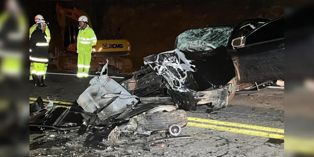 Acidente envolveu um Mitsubishi Lancer e uma Fiat Toro